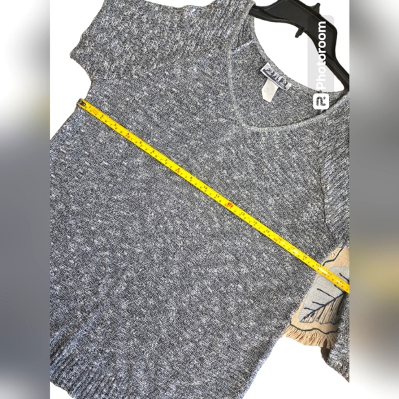 212 New York cold shoulder quarter sleeve V neck sweater size large - Picture 3 of 5